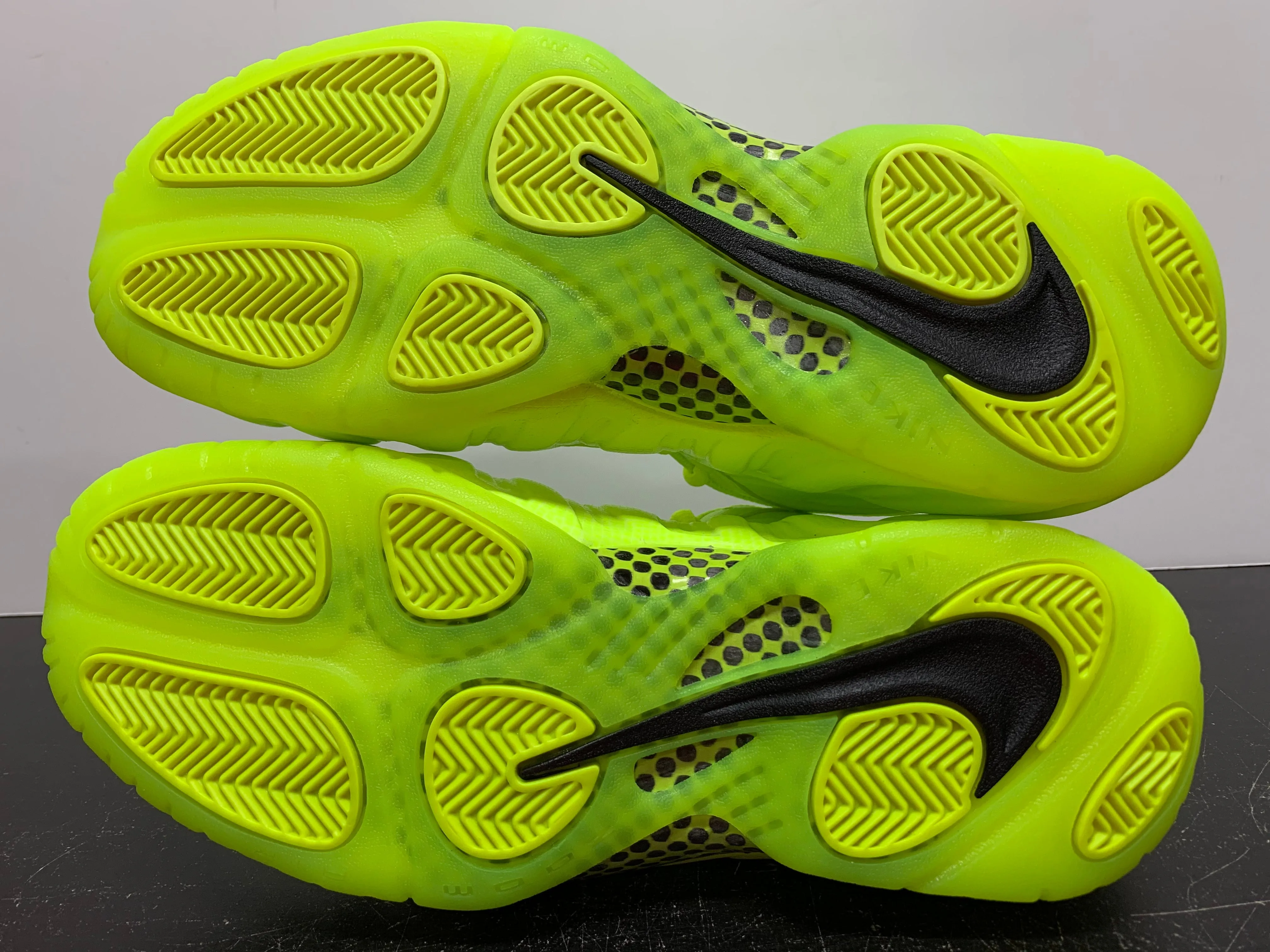 Nike Air Foamposite Pro Volt 2021